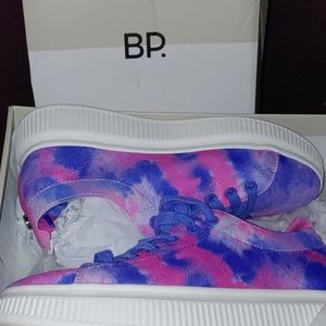 BP SNEAKERS SIZE 9 new with box